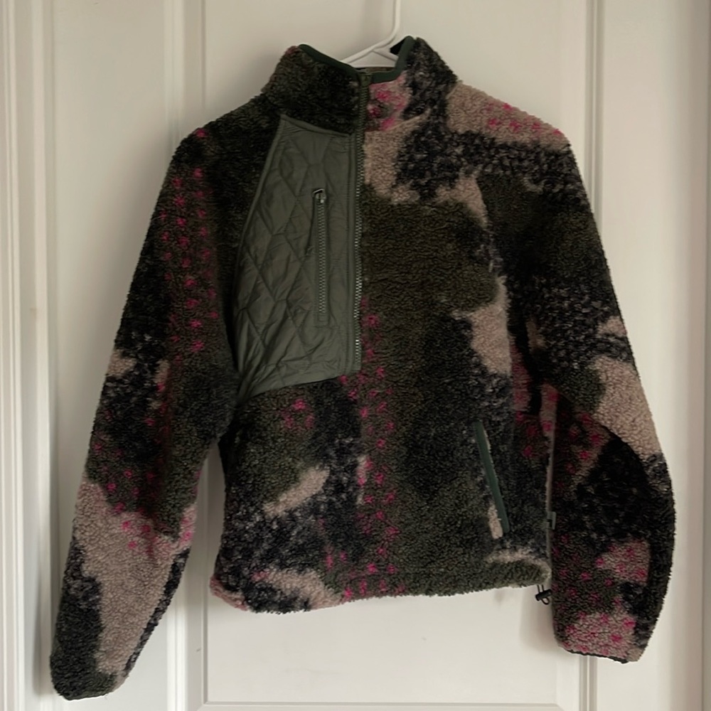 JoyLab cropped fleece half zip in olive green pattern!